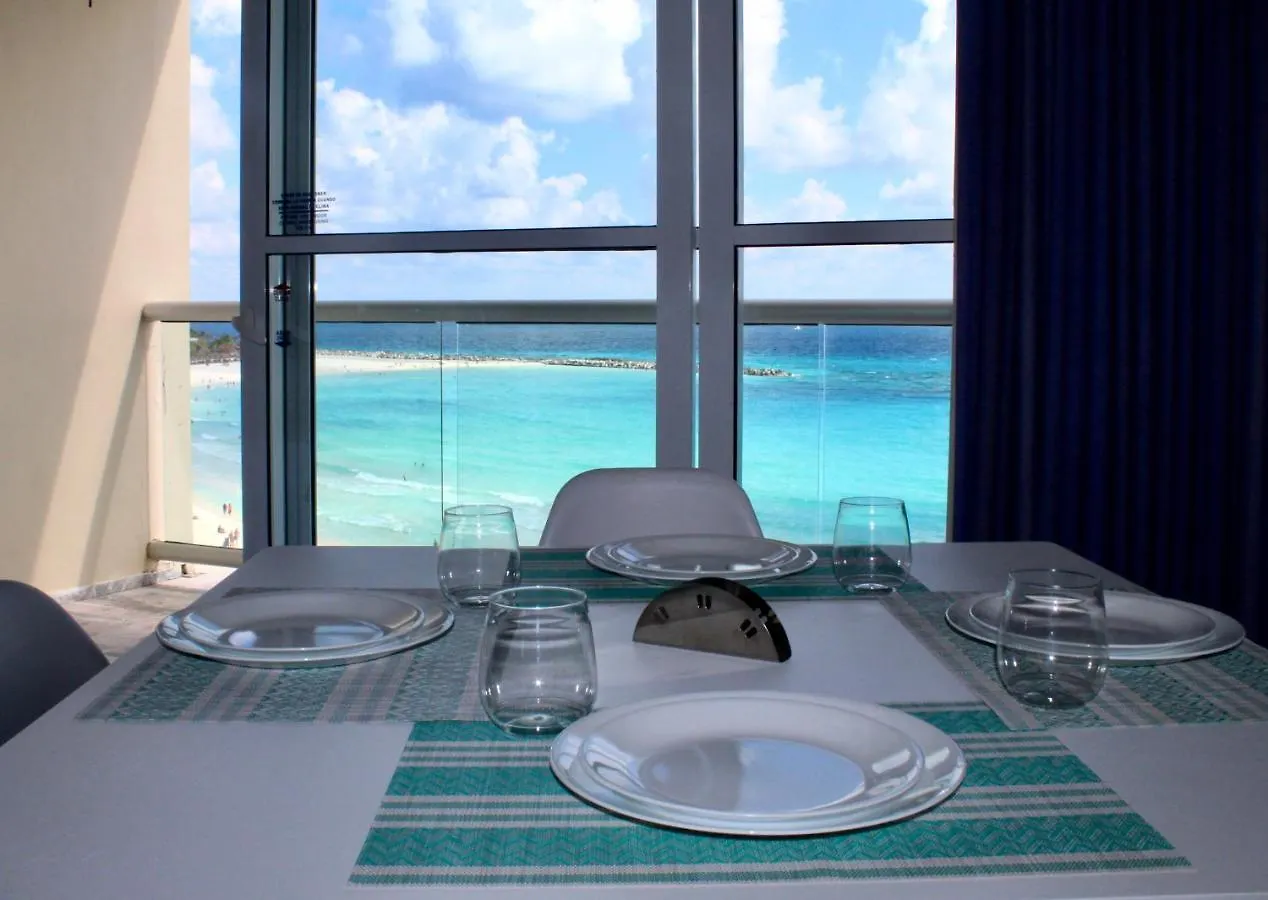 Oceanside Studio - Stunning Views, Ideal Location Cancun